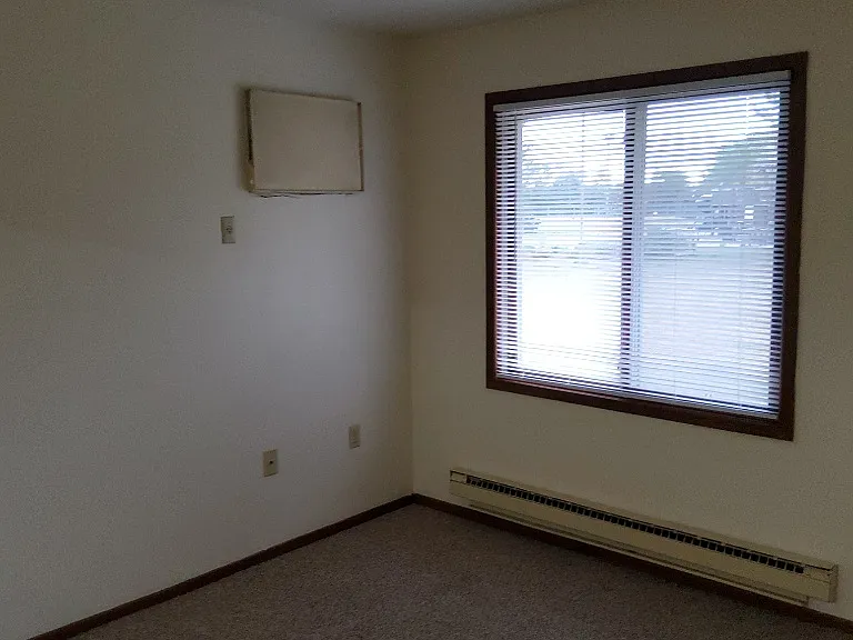 401 Highway Id W — Photo 4