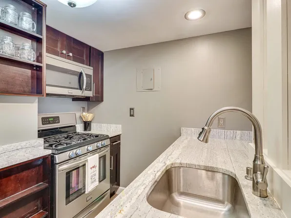 1300 Army Navy Dr APT 511, Arlington, VA 22202