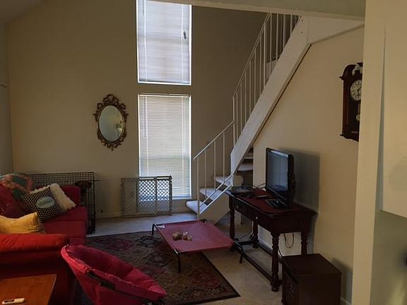 3rd image of 408 Great Hill Dr