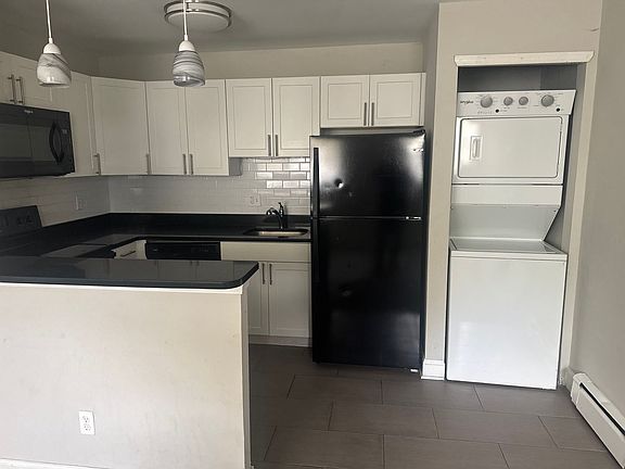 3rd image of 110 Belmont Ave APT B4
