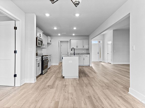 4th image of 1884 Summer Pecan Dr