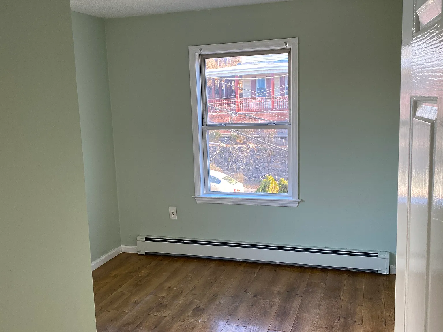 3 bed, 1.5 bath, 2232 sqft, $2,600 — Photo 4