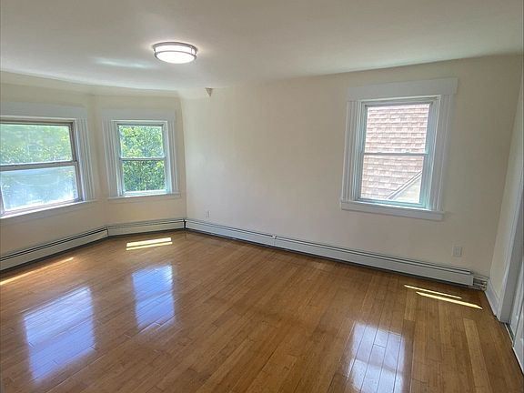 5th image of 204 N 6th St Floor 3
