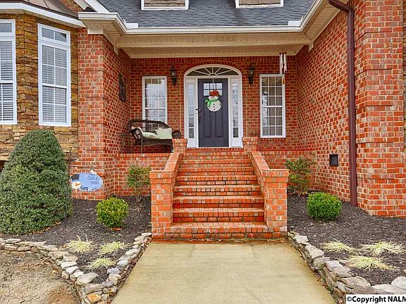 3rd image of 21 Windwood Dr