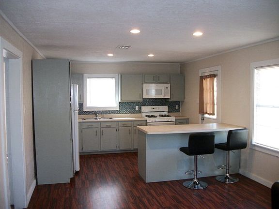 3rd image of 425 N 2nd 1/2 St