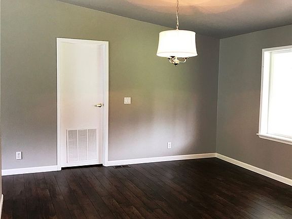 3rd image of 18239 Shenandoah Ln SE