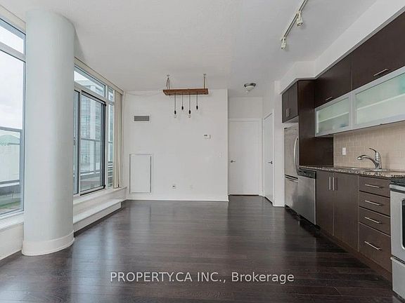 4th image of 90 Stadium Rd #902