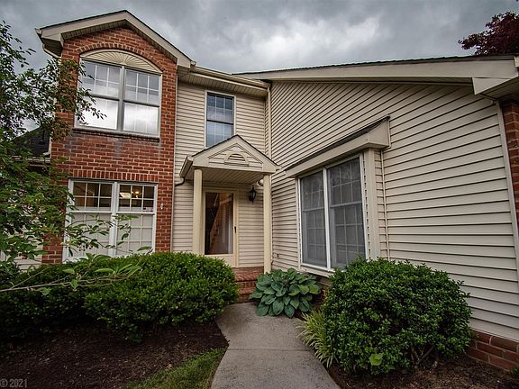 3rd image of 1001 Oak Pointe Ct