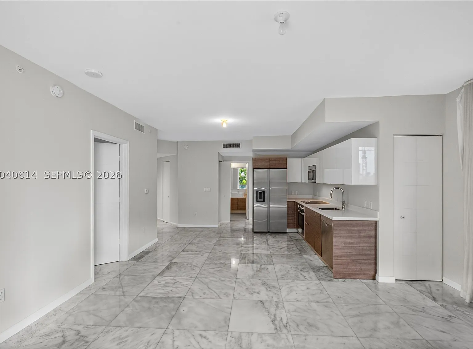 3 bed, 2.5 bath, 1273 sqft, $5,200 — Photo 4