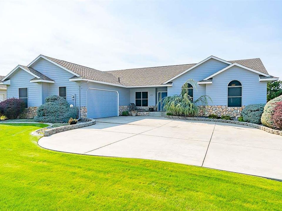 1st image of 1206 W Canyon Lakes Dr