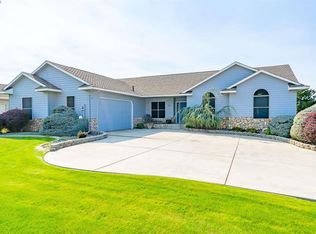 1206 W Canyon Lakes Dr, Kennewick, WA 99337