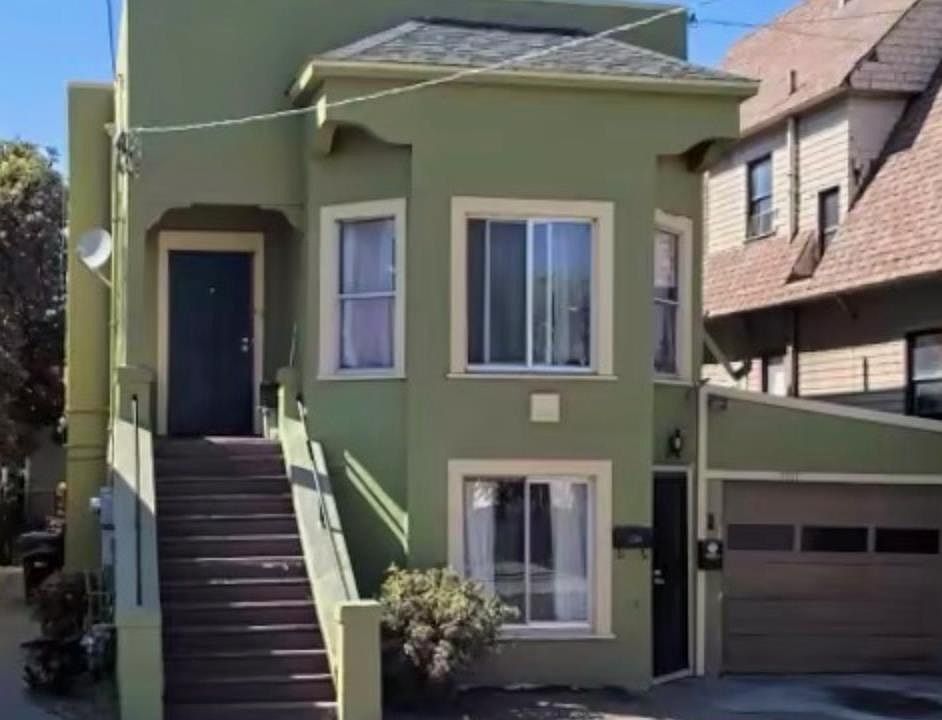 1st image of 2117 Curtis St