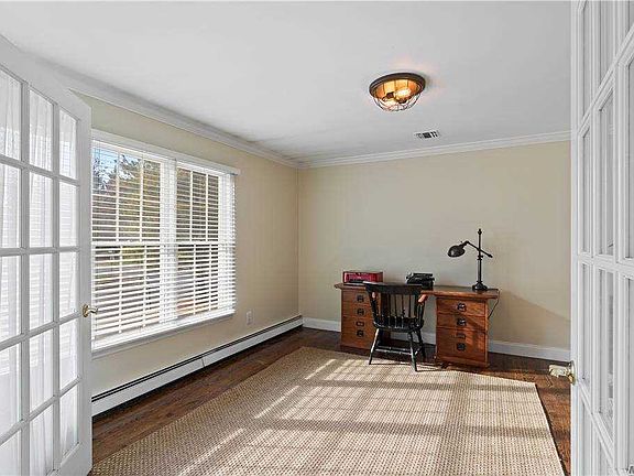 5th image of 1 Southcrest Ct