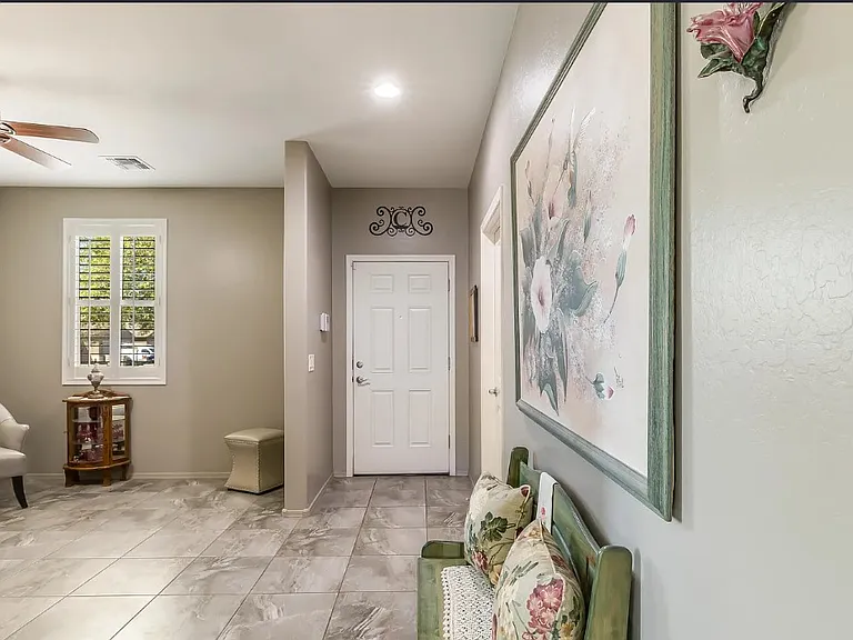 8445 N 61st Ln — Photo 2