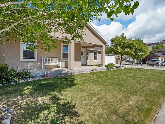 3rd image of 832 Cabernet Dr