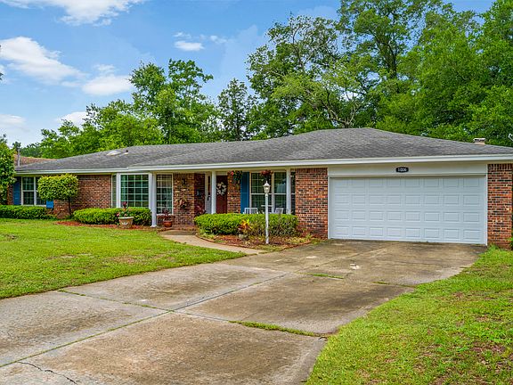 3rd image of 1006 Park Forest Ln