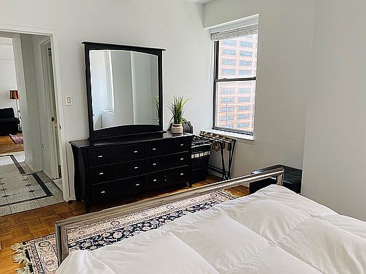 4th image of 150 W 51st St #1120D