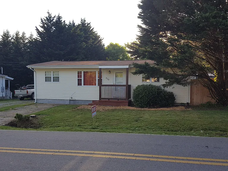 203 McCoy Cove Rd — Photo 1