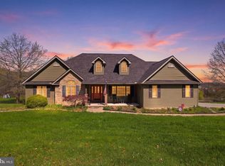 7340 Woodland Dr, Spring Grove, PA 17362