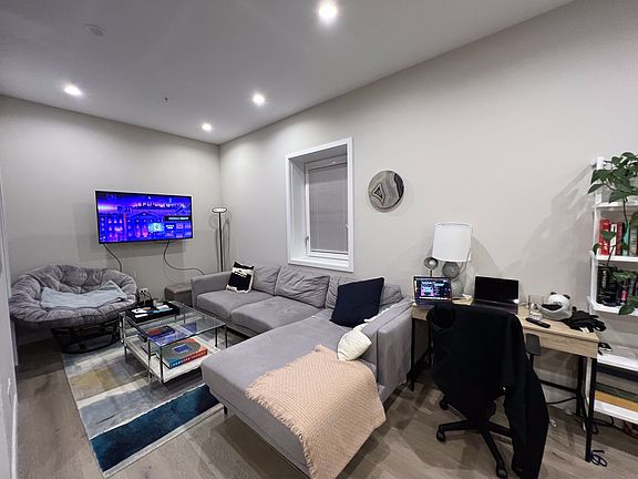 5th image of 3757 N Sheffield Ave #121