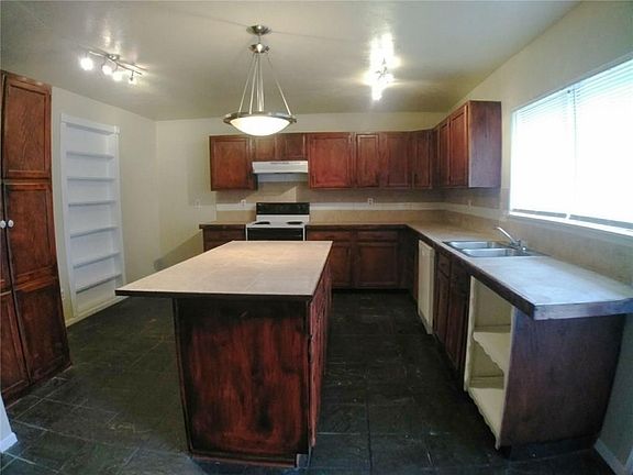 3rd image of 2312 Escalante Ave