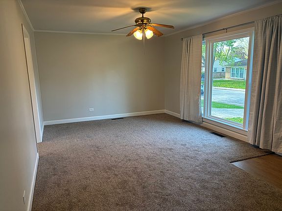 5th image of 425 Neosho St