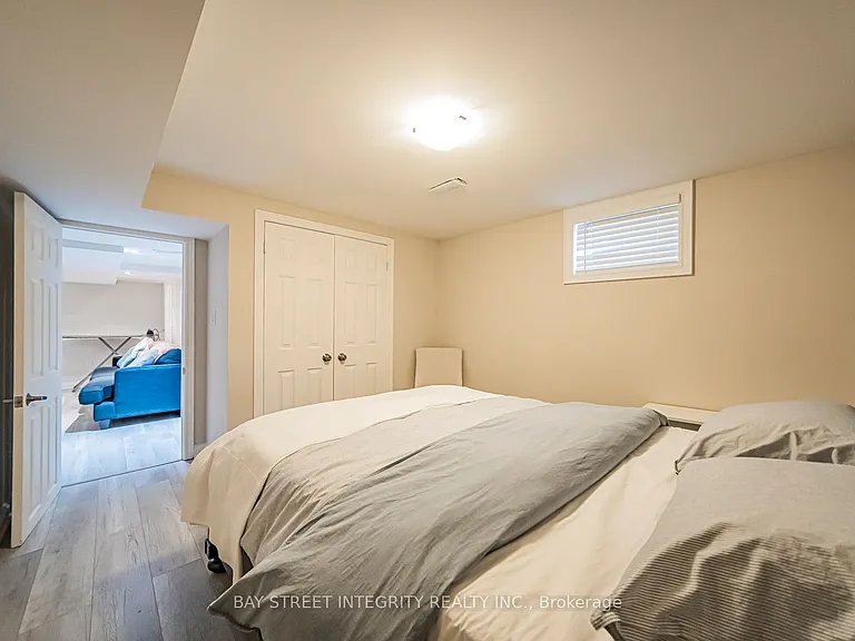 1277 Gainsborough Dr — Photo 39