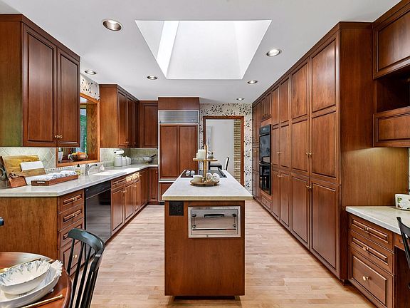 5th image of 5932 Walnut Dr