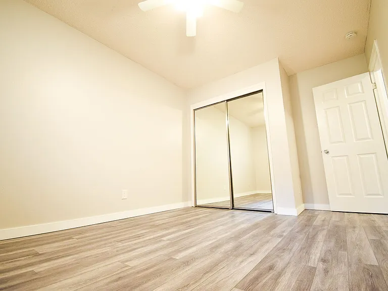 Vista Hills Apartments — Photo 13