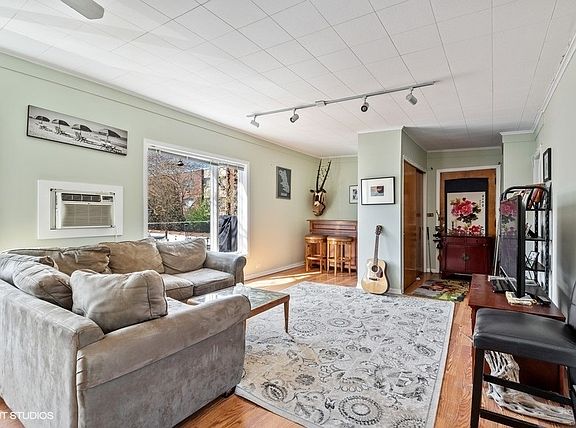 2nd image of 1126 Greenleaf Ave #Rear2