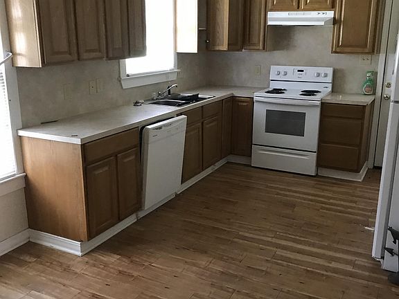 2nd image of 1403 N McGuire Ave