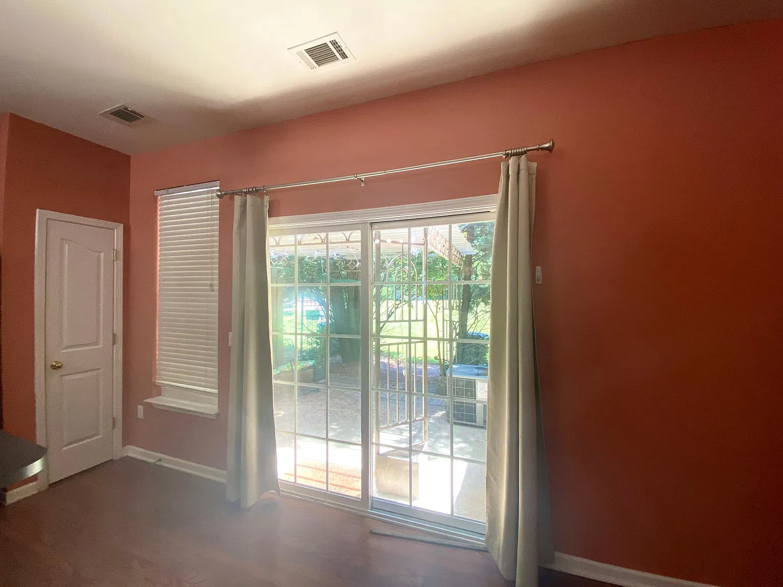 3 bed, 2.5 bath, 1480 sqft, $1,400 — Photo 2