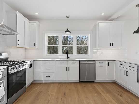5th image of 9 Aerie Drive