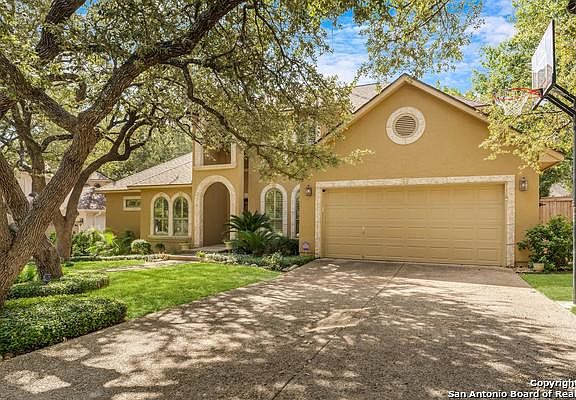 3rd image of 20 Benchwood Cir