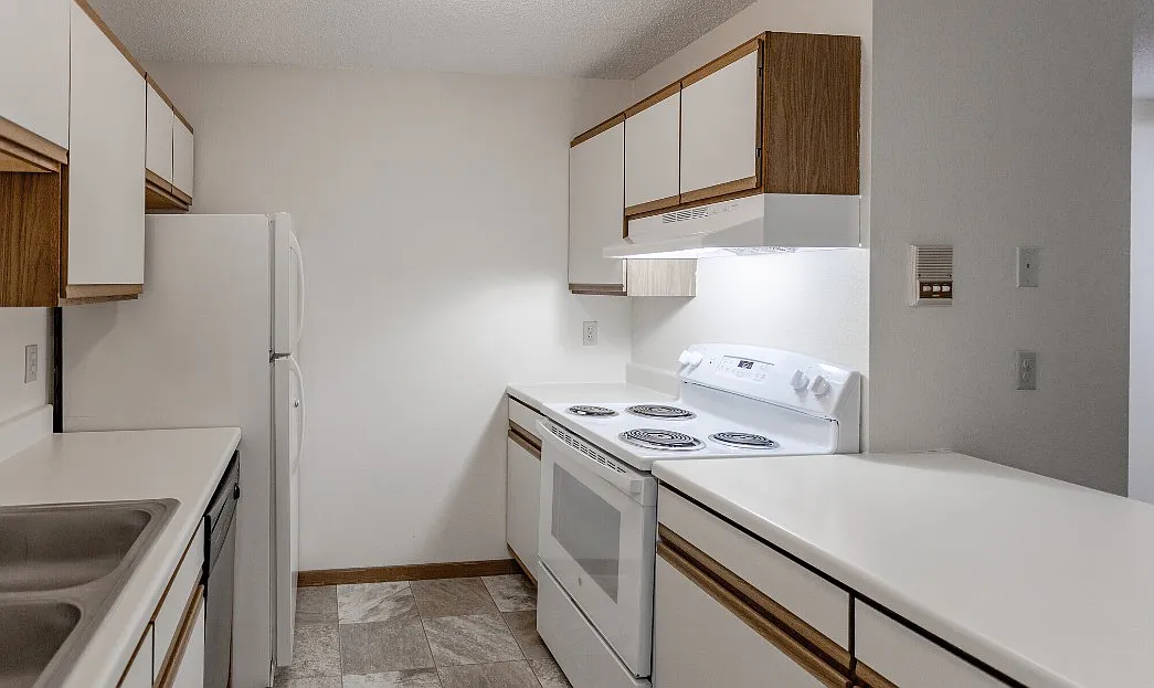 Norway Pines Apartments — Photo 1