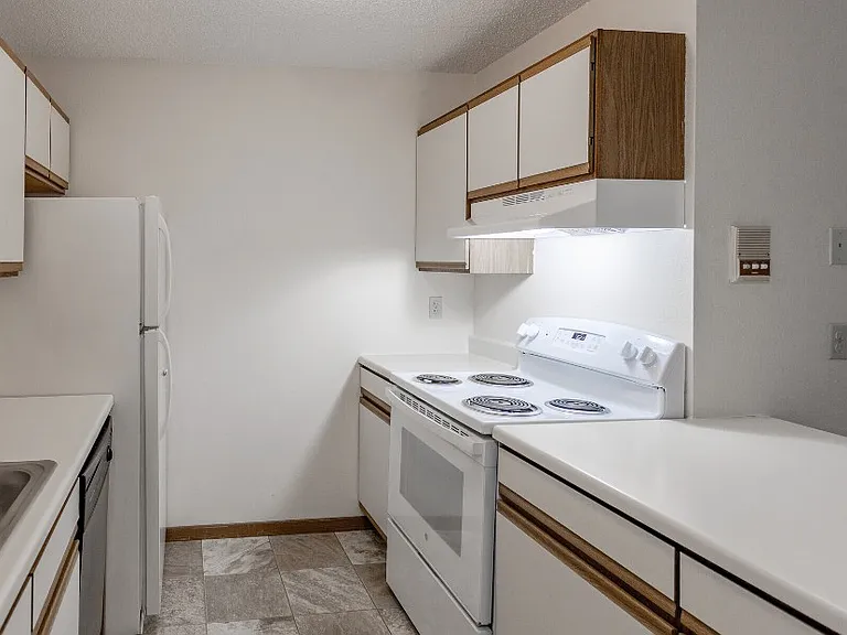 Norway Pines Apartments — Photo 1
