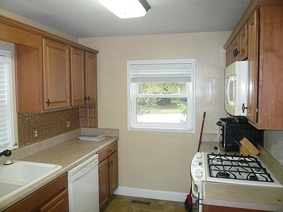 2nd image of 533 Hampton Dr