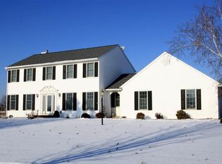 2353 Meadow Ledge Ct, De Pere, WI 54115