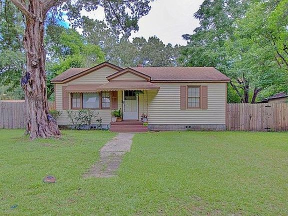 2nd image of 2 Sherwood Ln