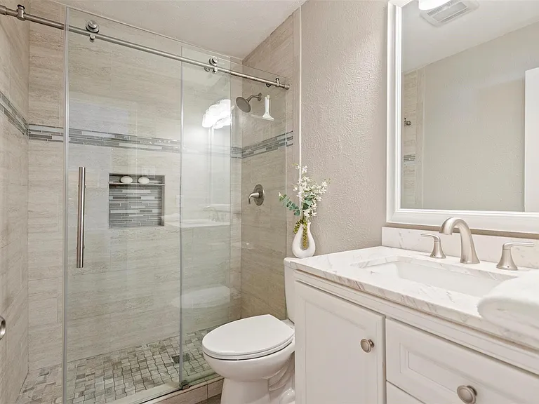 5916 Sandhurst Ln #225 — Photo 16