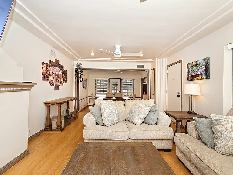 10206 S Hobart Blvd — Photo 13