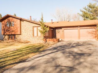 6716 Shingle Creek Dr, Minneapolis, MN 55445