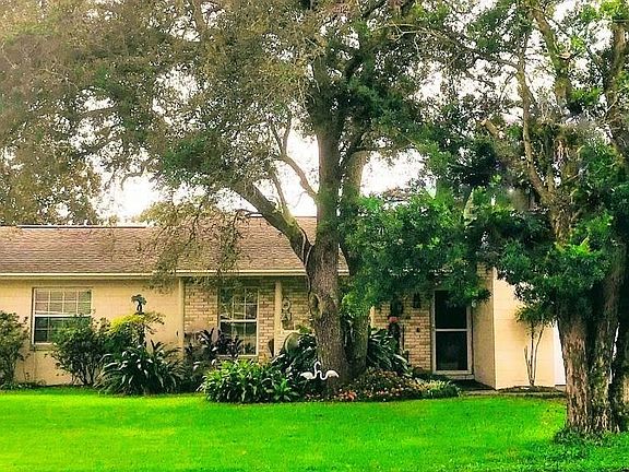 2nd image of 1003 Oakwood Ln