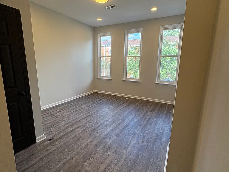 1402 Aisquith St — Photo 10