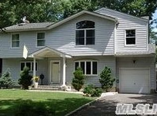 41 Genesee Dr, Commack, NY 11725