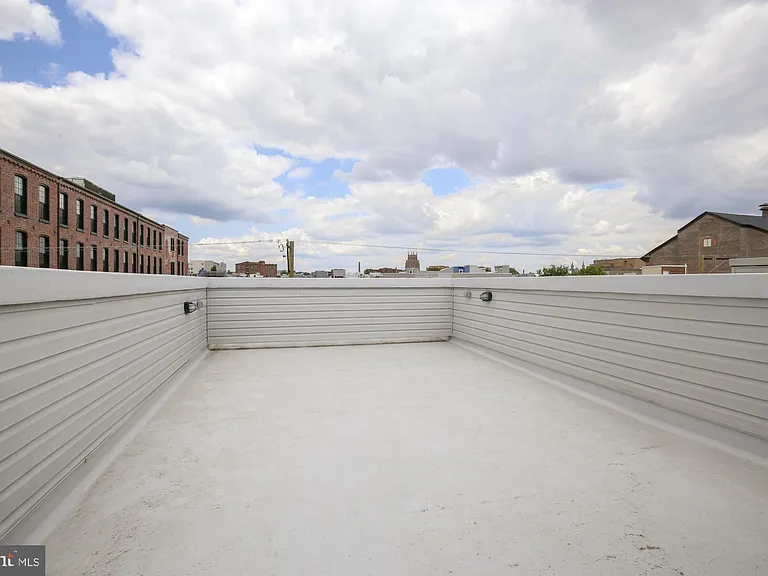 2441 Coral St — Photo 40