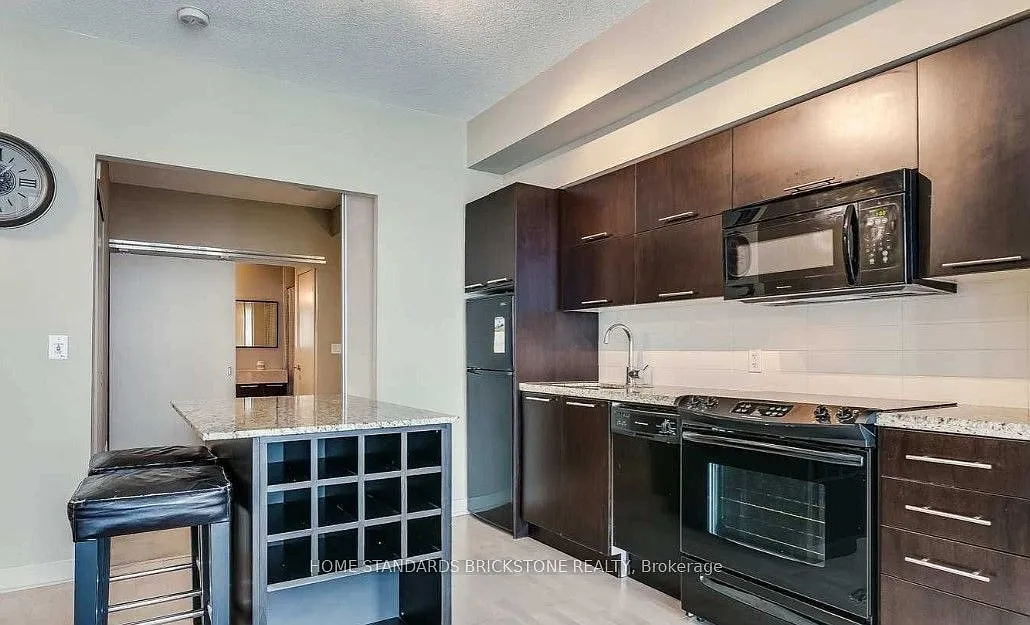 The Boutique I condos — Photo 3