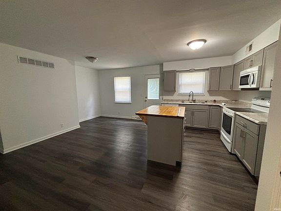 3rd image of 406 Bob Court Dr