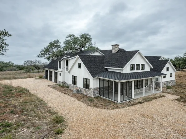 801 Grand Oaks, Hondo, TX 78861