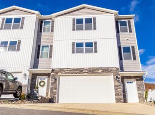 252 Red Oak Ln, Morgantown, WV 26501
